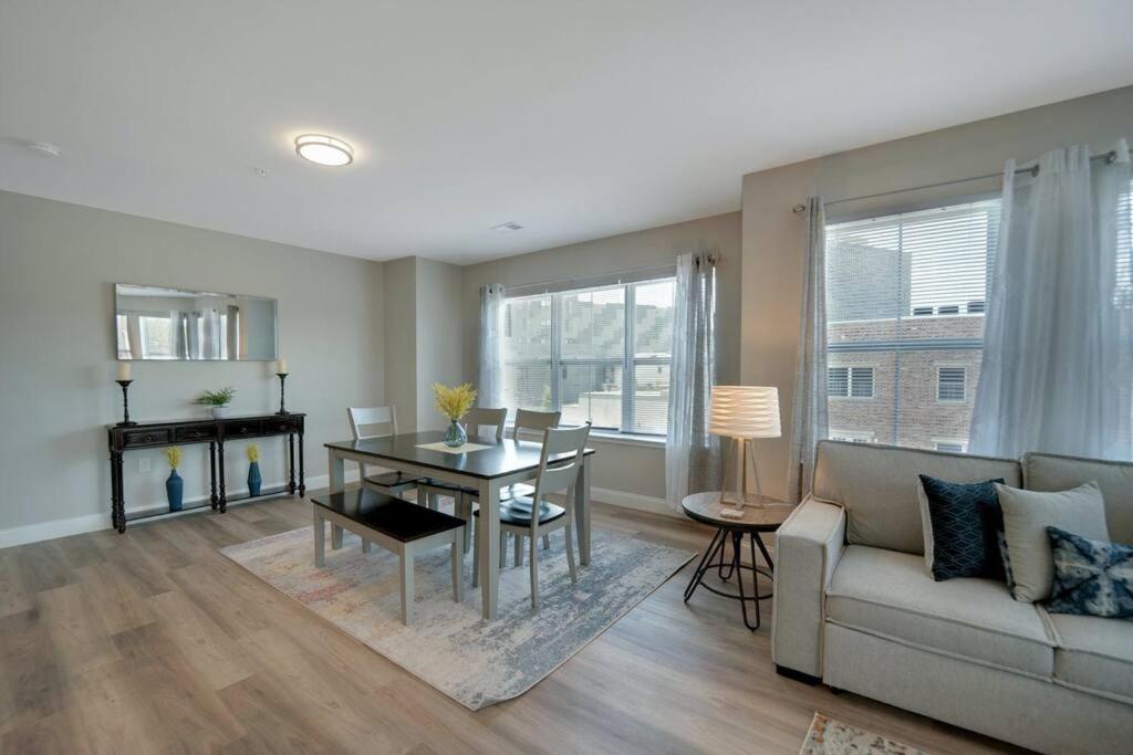 Beautiful 2Br Apt/Ewr Airport/King /Free Parking Newark Esterno foto