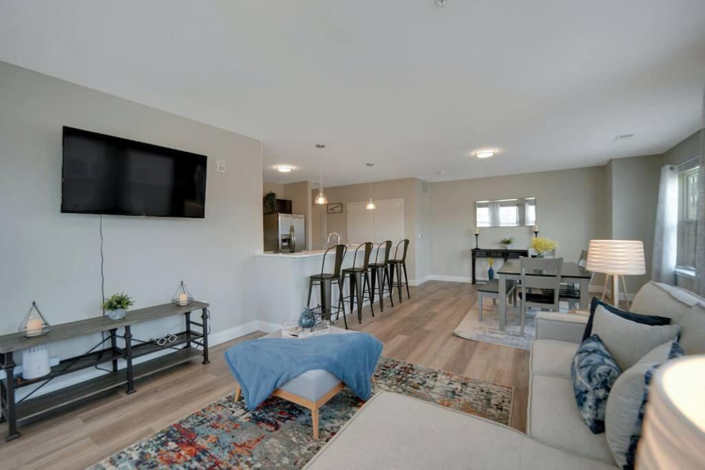 Beautiful 2Br Apt/Ewr Airport/King /Free Parking Newark Esterno foto
