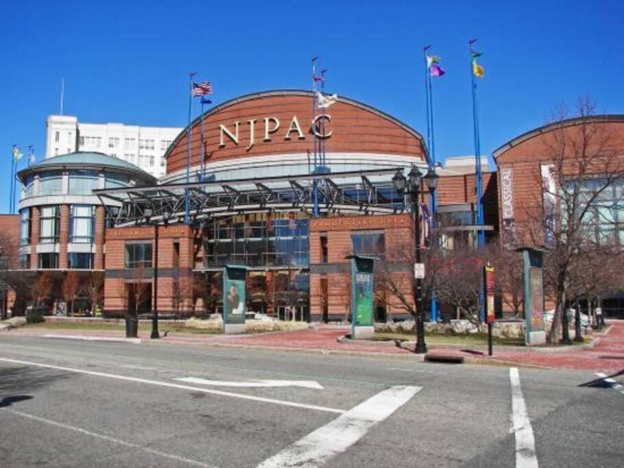 Beautiful 2Br Apt/Ewr Airport/King /Free Parking Newark Esterno foto