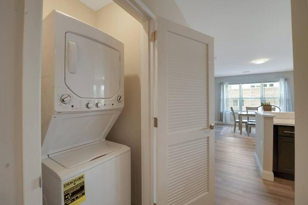 Beautiful 2Br Apt/Ewr Airport/King /Free Parking Newark Esterno foto